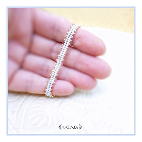 Bracelet fin tissé à l'aiguille perles de verre japonaises bleu pâle fermoir acier inoxydable doré à l'or fin 18 carats (#bc521)