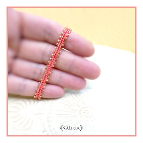 Bracelet fin tissé à l'aiguille perles de verre japonaises corail lumineux fermoir acier inoxydable doré à l'or fin 18 carats (#bc540)