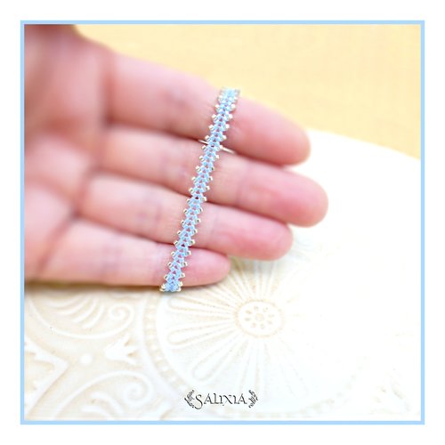 Bracelet fin tissé à l'aiguille perles de verre japonaises bleu ciel lumineux fermoir acier inoxydable (#bc543)