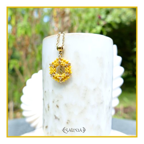 Collier pendentif tissé à l'aiguille perles japonaises jaune soleil chaine et mousqueton acier inoxydable doré or fin (#c427)