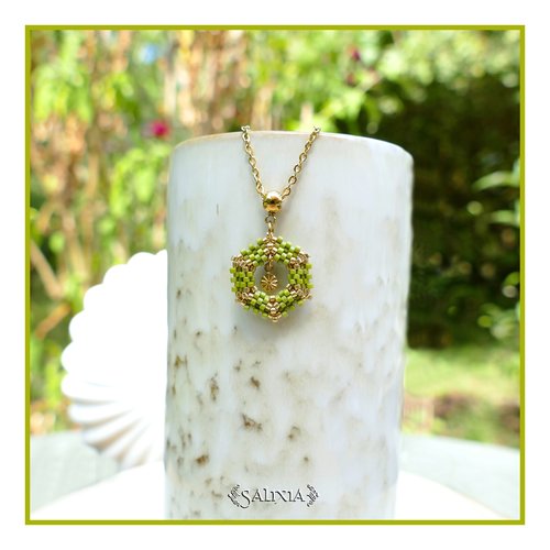 Collier pendentif tissé à l'aiguille perles japonaises vert pâle chaine et mousqueton acier inoxydable doré or fin (#c428)