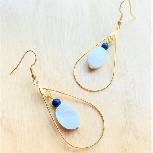 Boucles d’oreilles goutte dorées, ornées de nacre et pierre lapis-lazuli bleu