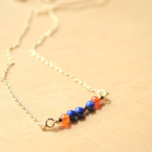 Collier chaine dorée avec perles lapis lazuli et cornaline