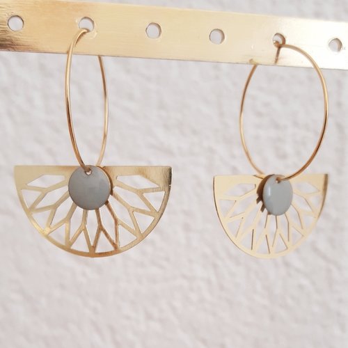 Boucles d'oreilles créoles demi-lune dorées et sequin gris foncé