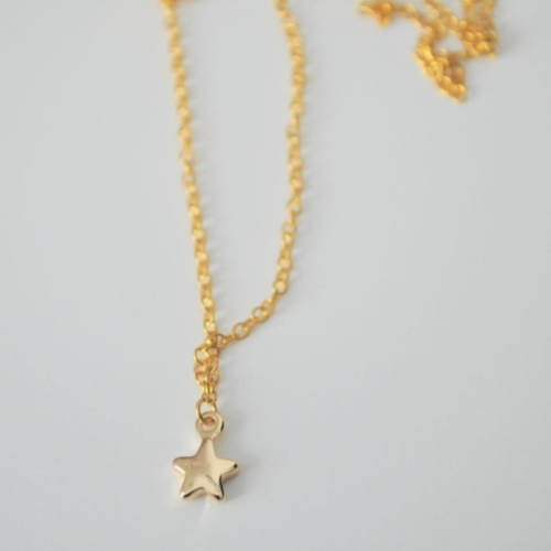 Collier chaîne étoile dorée