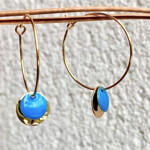 Boucles d'oreilles créoles dorées avec sequin plaqué or et rond émaillé bleu