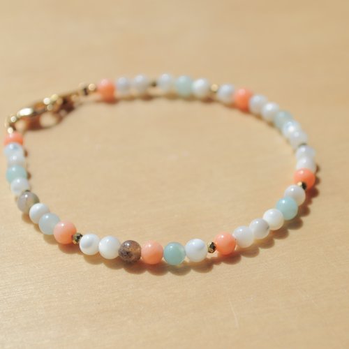 Bracelet de perles de nacre, corail et pierres d'amazonite