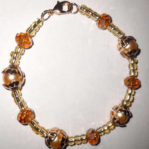 Bracelet perle doré , calotte doré , perle de verre couleur ambre
