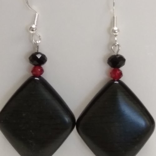 Boucles d'oreilles perles plates noire en losange