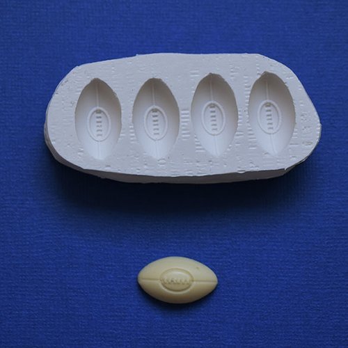 Moule en silicone de 4 mini ballons de rugby 2 cm