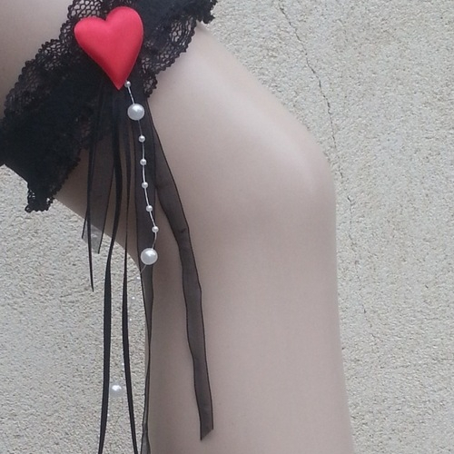 Jarretière rouge et noire thème cœur amour, passion, jarretelle mariée