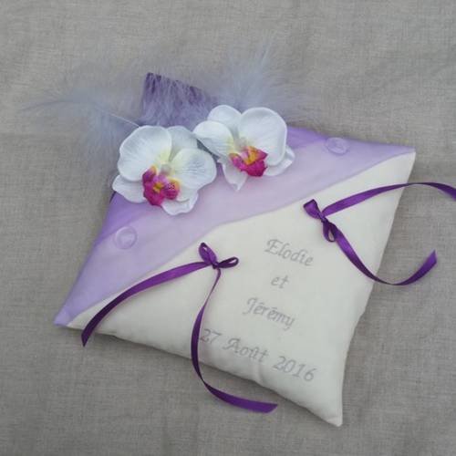 Coussin porte alliance violet parme décor fleurs orchidées, plumes, personnalisé 