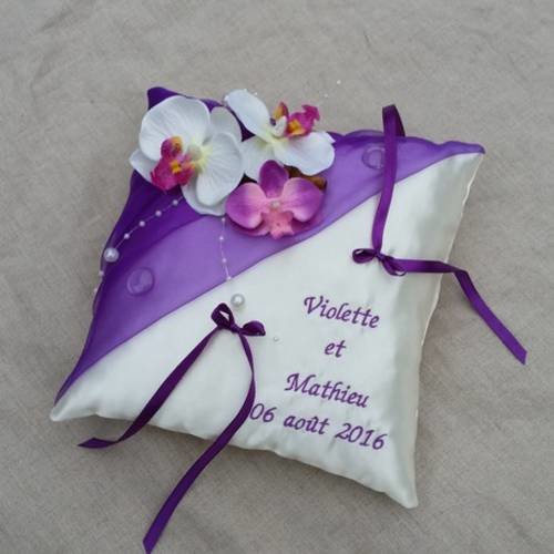 Coussin d'alliance violet décor fleurs d'orchidée personnalisé 