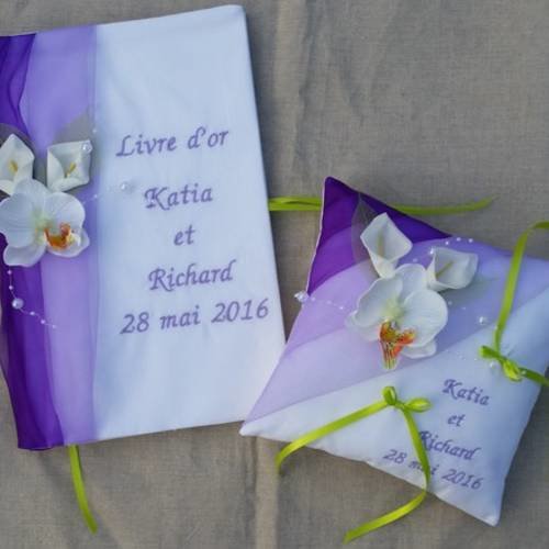 Coussin de mariage et livre d'or assorti  violet parme décor fleur, orchidée et arums, perles 