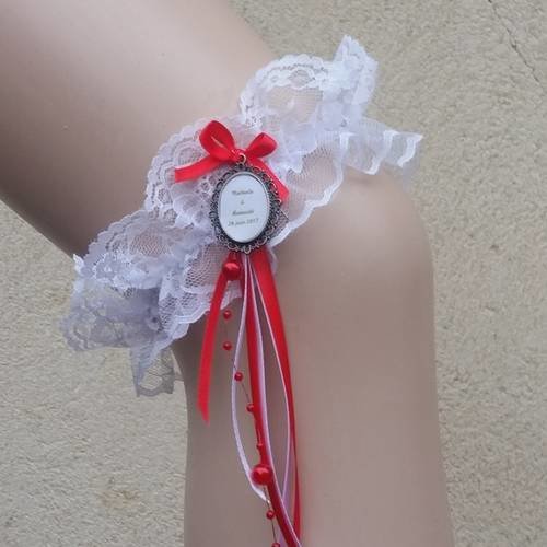 Jarretière rouge et blanche avec prénoms et date de cérémonie personnalisée et sur mesure 