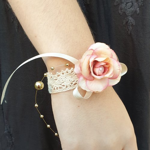 Bracelet en dentelle ivoire et rose, mariage, demoiselle d'honneur