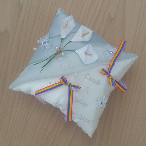 Coussin d'alliances, décor mariage gay lesbien arc en ciel, personnalisé, saperlipopette création
