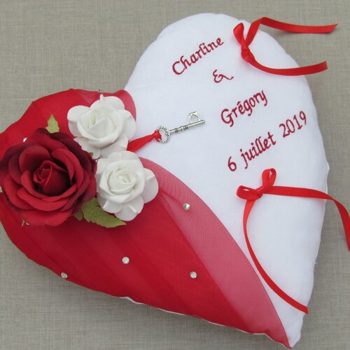 Coussin alliances cœur, décor mariage rouge, blanc et strass, thème amour passion personnalisé saperlipopette création