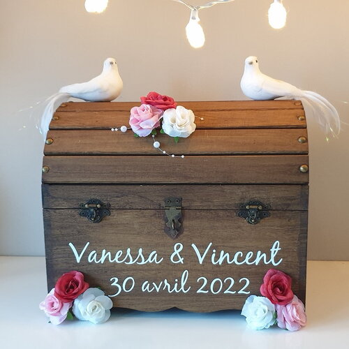 Grande urne coffre personnalisée, mariage champêtre, décor roses et oiseaux, avec cadenas, saperlipopette création