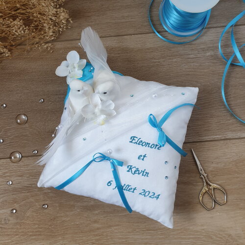 Coussin de mariage, turquoise et blanc, décor romantique, oiseaux, colombes, strass, fleur orchidée saperlipopette-créations