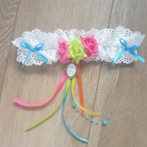 Jarretière de mariée thème acidulé avec médaillon prénoms, confection sur mesure