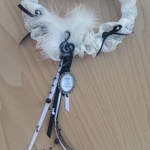 Jarretière noire et blanche thème musique personnalisée et sur mesure