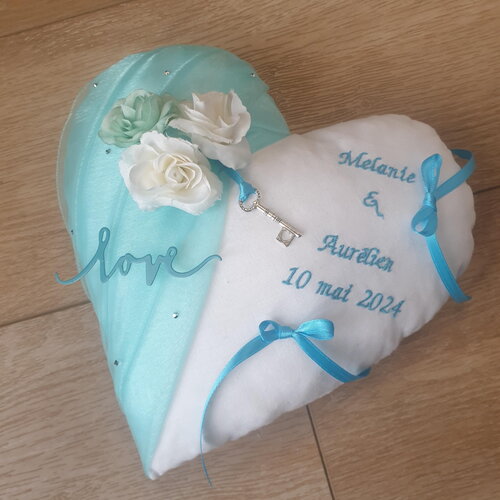 Coussin alliances cœur, décor mariage bleu turquoise et blanc personnalisé,  saperlipopette créations