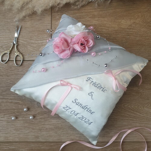 Coussin d'alliances mariage rose poudré, gris perle et argent personnalisé, saperlipopette création thème bohème chic