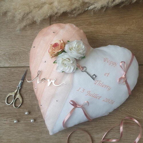 Coussin alliances cœur, décor mariage rose gold personnalisé,  saperlipopette création