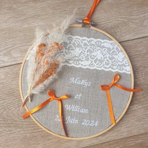 Porte alliances pour mariage aux couleurs terracotta, décor pampa et fleurs naturelles stabilisées