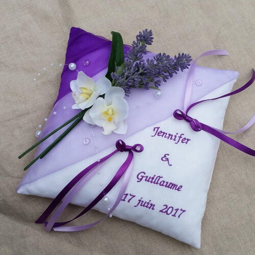 Coussin alliances fleur mariage lavande et orchidée personnalisé coussin alliance méridional, brodé prénoms saperlipopette création