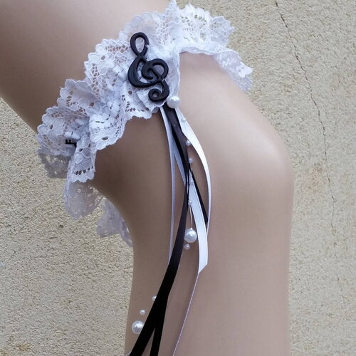 Jarretière marié dentelle blanche, thème musique, confection sur mesure, grande taille, saperlipopette créations