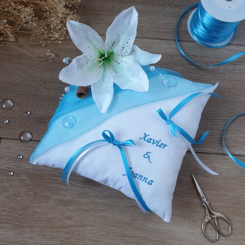 Coussin alliances, mariage thème voyage, lys, porte alliances personnalisé brodé, thème exotique saperlipopette création