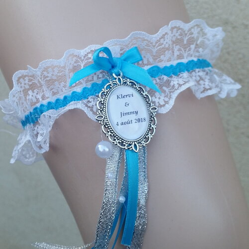 Jarretière dentelle blanche, mariée bleue turquoise, personnalisée avec prénoms et date, confection sur mesure  saperlipopette création