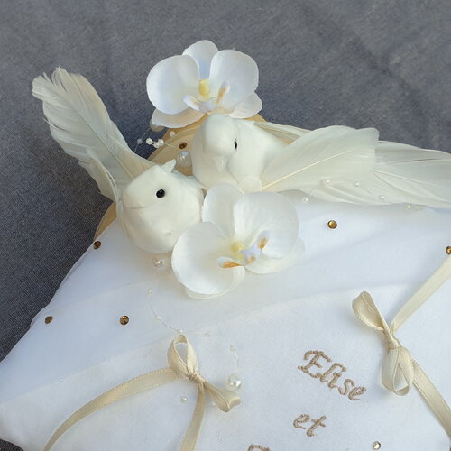 Coussin alliances romantique, mariage beige et blanc, personnalisé, saperlipopette création