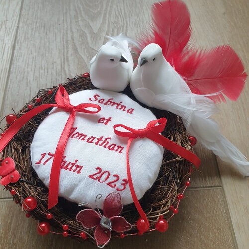 Porte alliances nid d'oiseaux, coussin de mariage rouge, thème amour, forme nid prénoms brodés personnalisé saperlipopette création