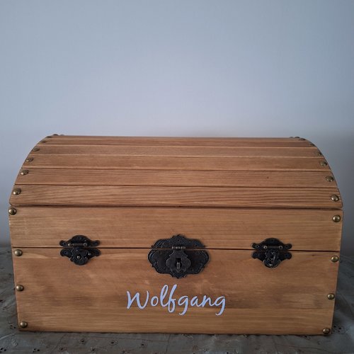 Grand coffre en bois personnalisable – malle au trésor, boite à souvenirs ou coffret de pirate (40 cm)