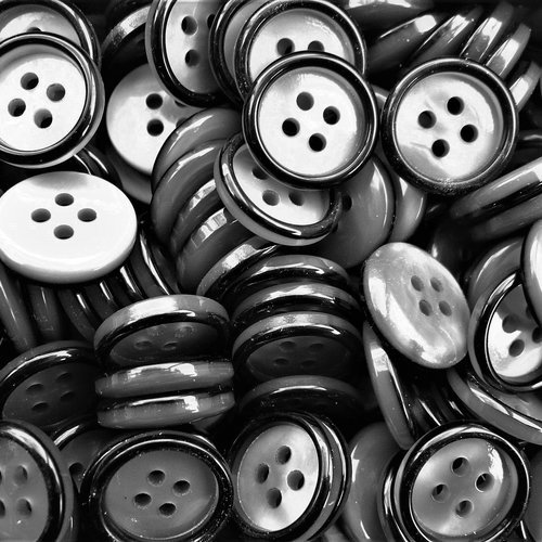 Boutons gris perle ,rebord noir , 1.4 cm , neufs , b20