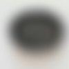 Boutons , fond gris moyen , rebord noir , neufs , 1.9 cm , b15