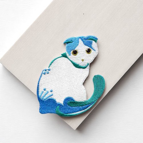 Patch brodé chat, écusson thermocollant pour customisation de vêtements et accessoires, 7,5 cm