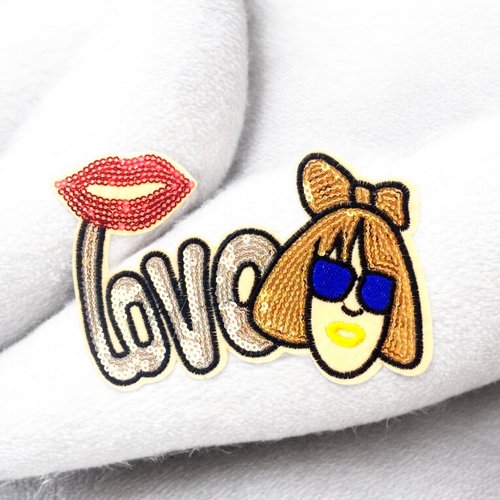 Ecusson brodé thermocollant love avec sequins - 14 cm