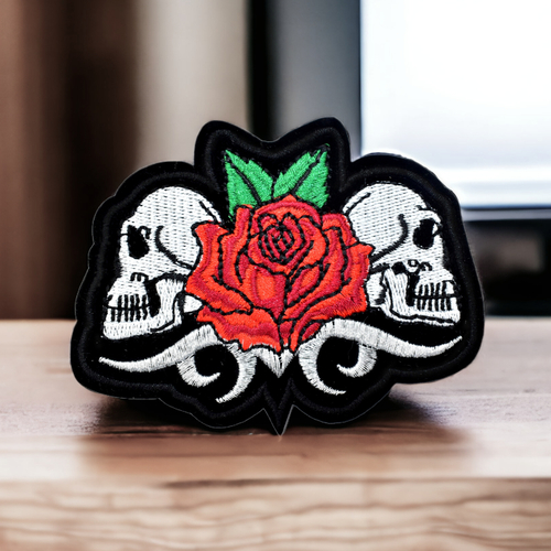 Patch 2 têtes de mort, patch rose rouge, crânes humains, applique têtes de mort pour customisation, 10 cm