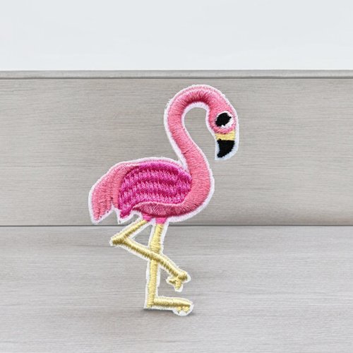 Ecusson flamant rose, patch brodé 7,2 cm