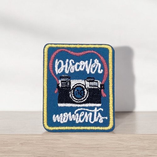 Patch brodé appareil photo "discover moments" 5,5 cm