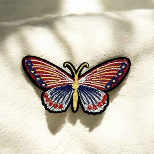 Patch brodé papillon - ecusson thermocollant 8,8 cm