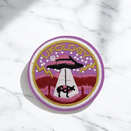 Patch brodé ufology ovni – écusson thermocollant alien original