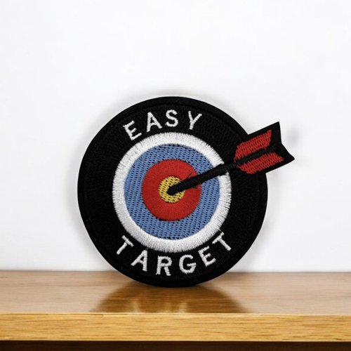 Patch brodé cinle traversée par une flèche, écusson easy target 10 cm