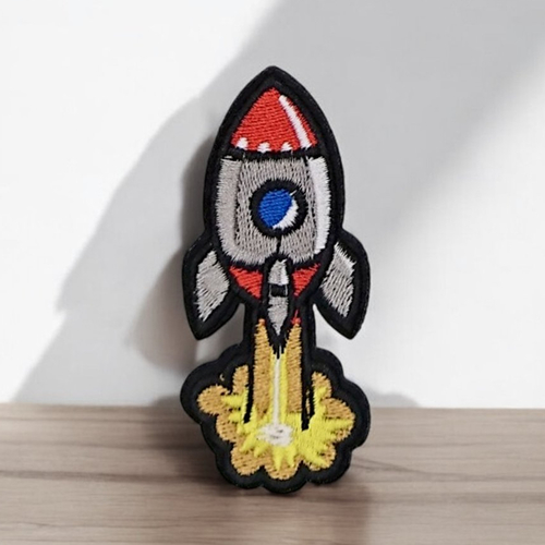 Patch brodé fusée - ecusson thermocollant 8 cm