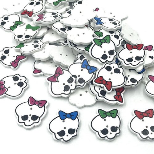 35 boutons têtes de mort en bois - 2 trous