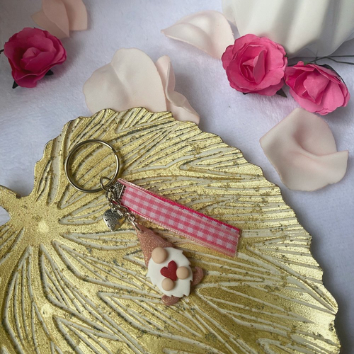 Porte clés gnome rose coeur rouge